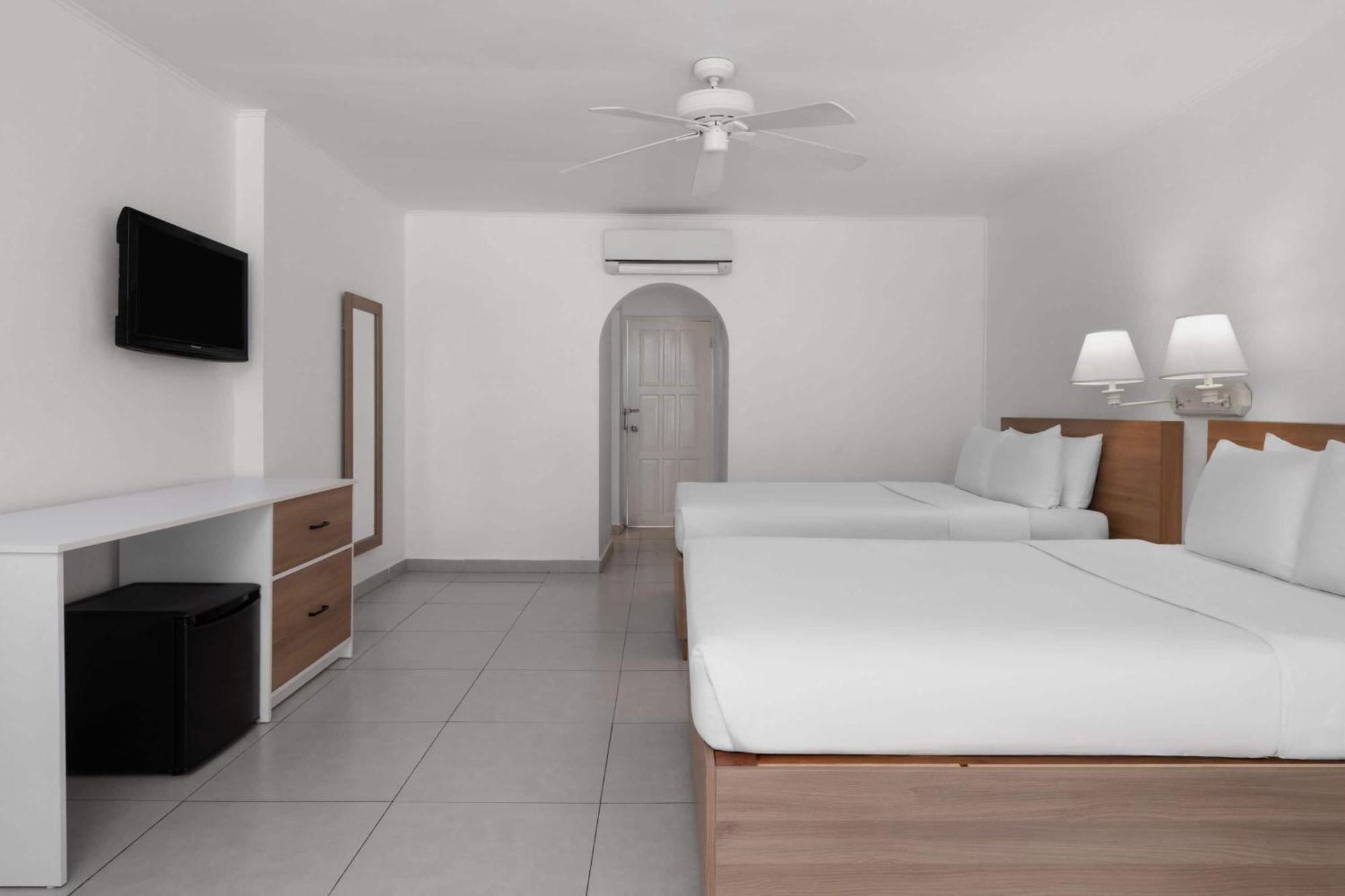 รอยัล เดคาเมรอน มอนเตโก บีช รีสอร์ต - ออลอินคลูซีฟ Hotel มอนเทโกเบย์ ภายนอก รูปภาพ