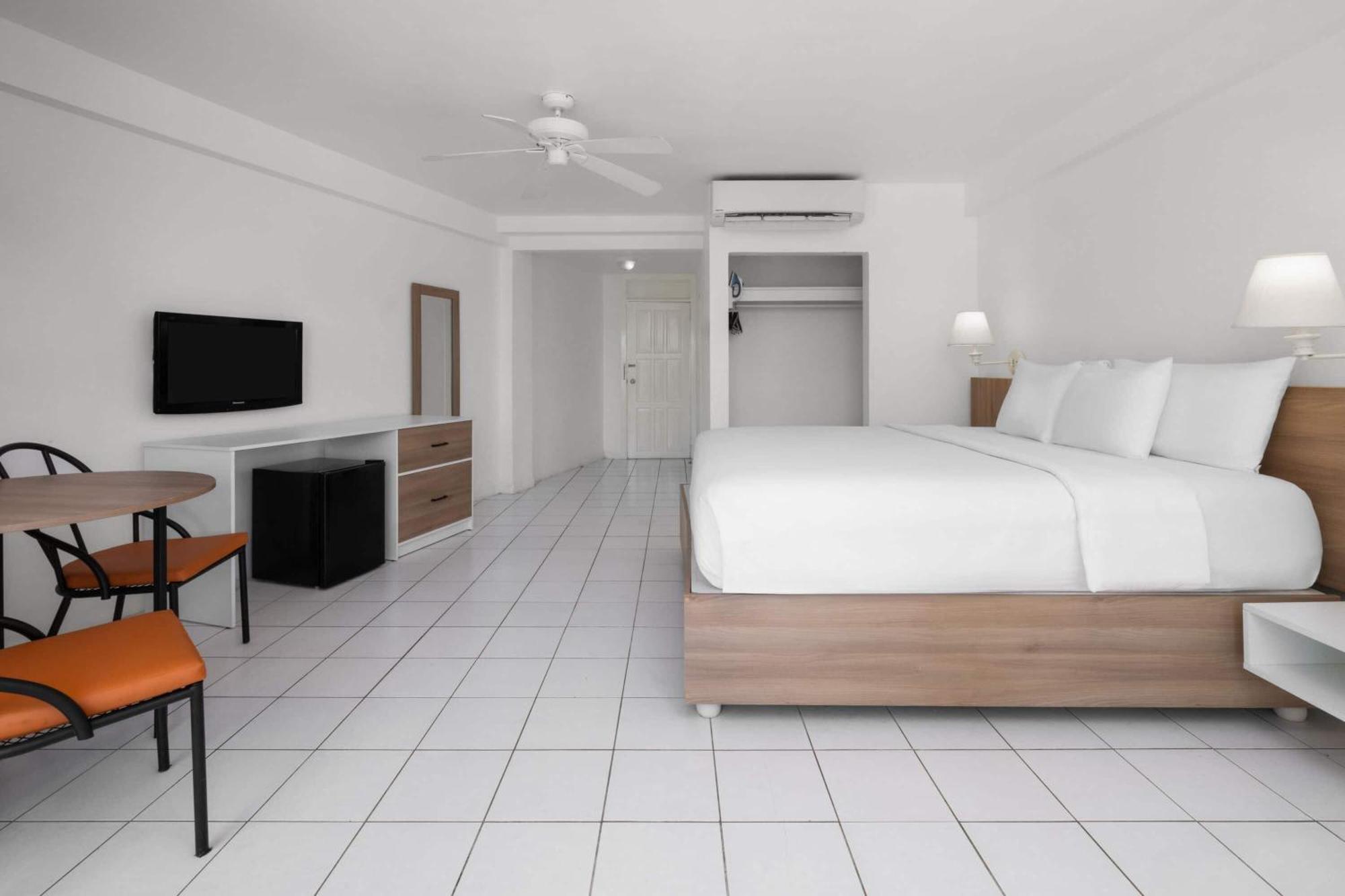 รอยัล เดคาเมรอน มอนเตโก บีช รีสอร์ต - ออลอินคลูซีฟ Hotel มอนเทโกเบย์ ภายนอก รูปภาพ